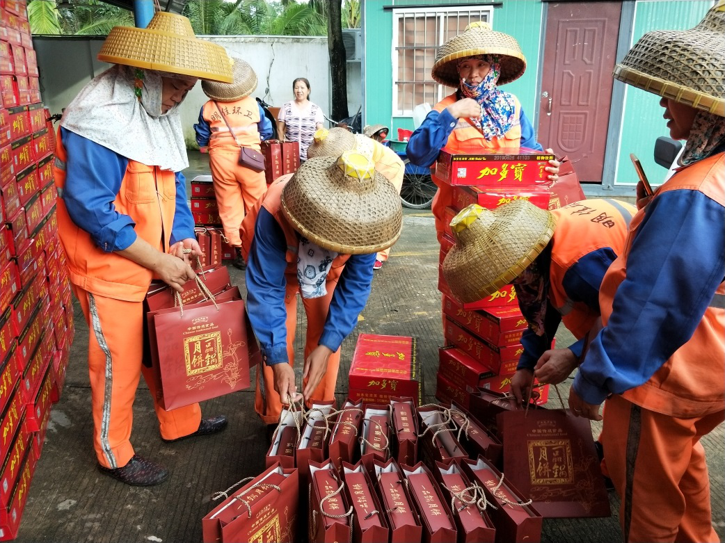 ? ?“中秋佳節(jié)、情暖職工” ? ? ? ? ?-----明佳集團(tuán)黨支部及工會(huì)組織開(kāi)展中秋慰問(wèn)活動(dòng)